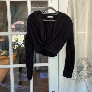 Sonoma black long sleeved V-neck crop top